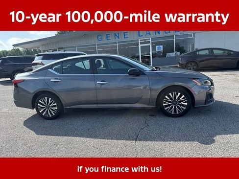 Used 2025 Nissan Altima 2.5 SV FWD image 17