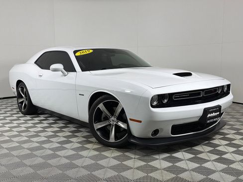 Used 2019 Dodge Challenger R/T w/ Driver Convenience Group image 2