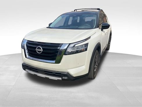 Used 2024 Nissan Pathfinder Platinum w/ Cargo Package image 31