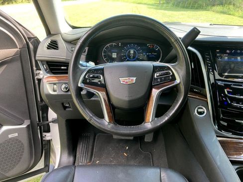 Used 2019 Cadillac Escalade Premium Luxury image 15