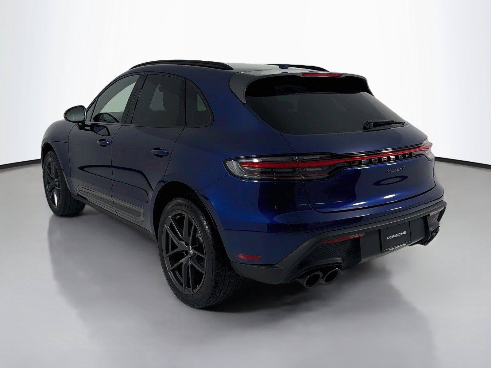 Used 2024 Porsche Macan AWD/4WD image 3