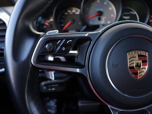 Used 2018 Porsche Cayenne S image 39
