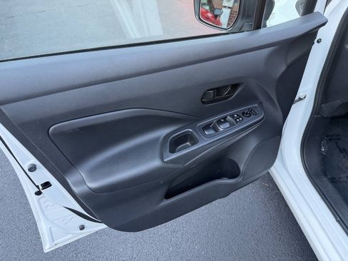 Used 2023 Nissan Versa S FWD image 10