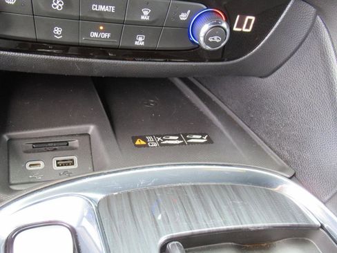 Used 2024 Buick Enclave Essence w/ Sport Touring Edition image 27