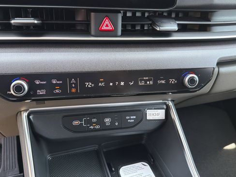 New 2026 Kia Carnival EX FWD image 23