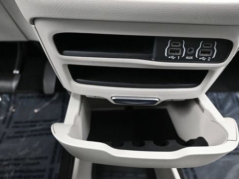 Used 2024 Chrysler Pacifica Touring-L FWD image 46