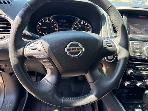 Used 2018 Nissan Pathfinder SV AWD/4WD image 14