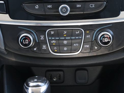 Used 2018 Chevrolet Traverse LT FWD image 22