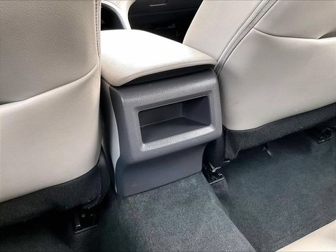 Used 2022 Toyota Camry SE FWD image 34