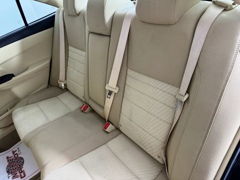 Used 2017 Toyota Camry LE FWD image 31
