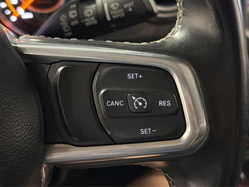 Used 2019 Jeep Wrangler Unlimited Sahara AWD/4WD image 23