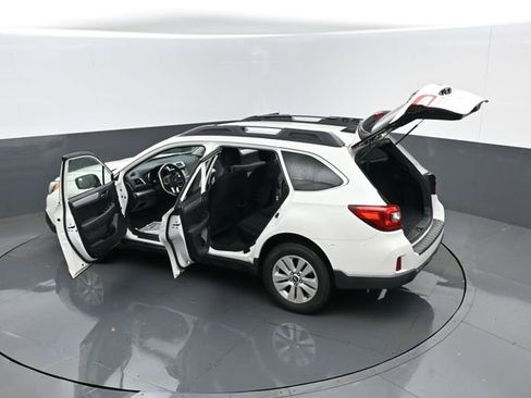 Used 2017 Subaru Outback 2.5i Premium image 29