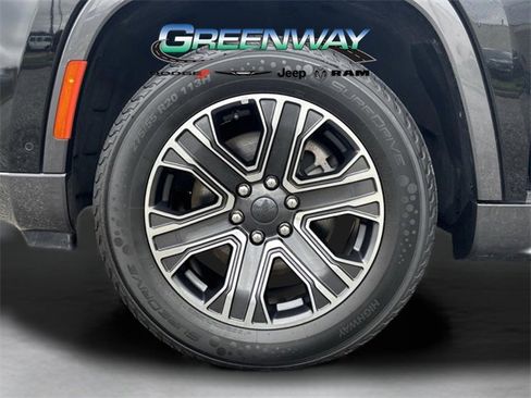 Used 2022 Jeep Wagoneer Series III w/ Flexible Seating Group image 37