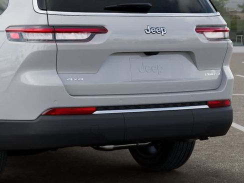 New 2026 Jeep Grand Cherokee L Limited w/ Luxury Tech Group II AWD/4WD image 13