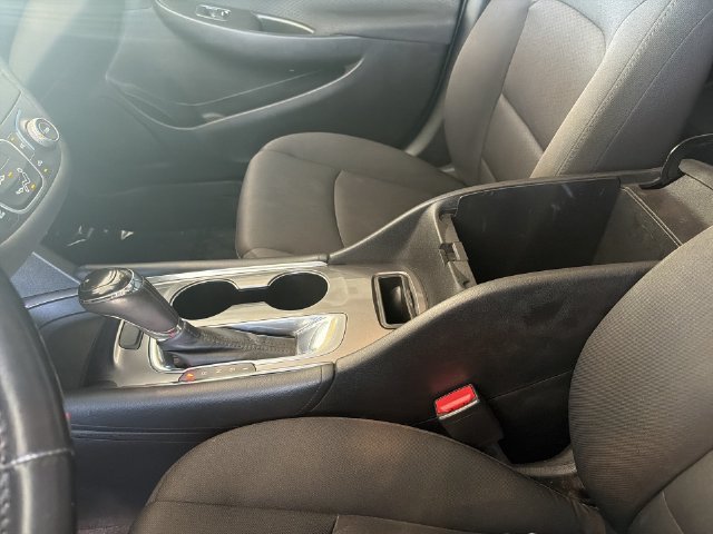 Used 2018 Chevrolet Malibu LT FWD image 23