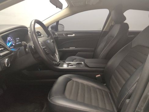 Used 2018 Ford Fusion SE w/ Equipment Group 201A FWD image 17