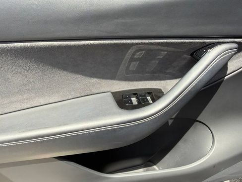 Used 2020 Tesla Model Y Performance AWD/4WD image 16