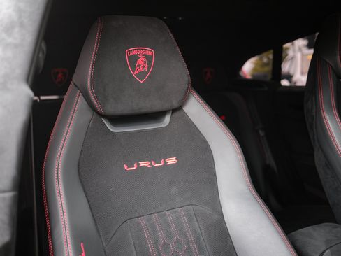 Used 2023 Lamborghini Urus Performante AWD/4WD image 34
