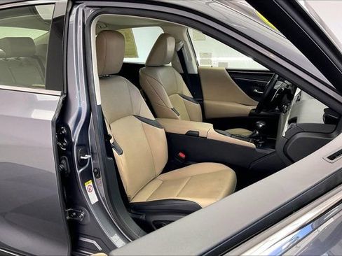Used 2019 Lexus ES 300h w/ Premium Package FWD image 4