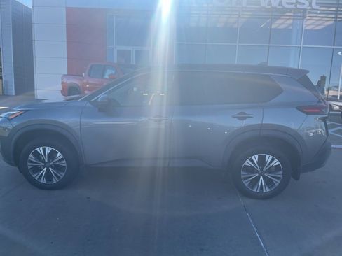 Used 2023 Nissan Rogue SV image 10
