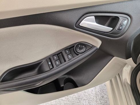Used 2016 Ford Focus SE w/ SE Sport Package FWD image 24