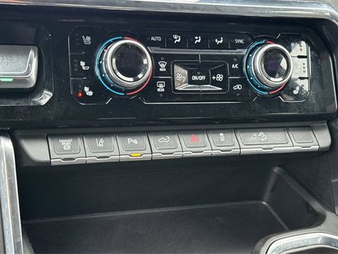 Used 2025 GMC Sierra 2500 Denali image 31