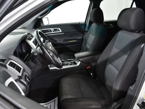 Used 2013 Ford Explorer XLT AWD/4WD image 6
