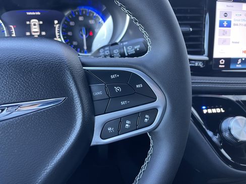 New 2026 Chrysler Pacifica Select image 43