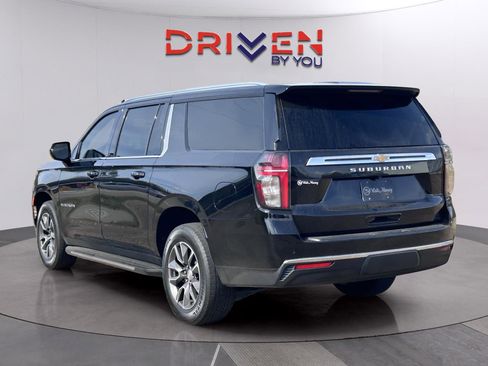 Used 2021 Chevrolet Suburban LS image 3
