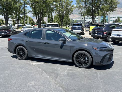 Used 2026 Toyota Camry SE FWD image 5