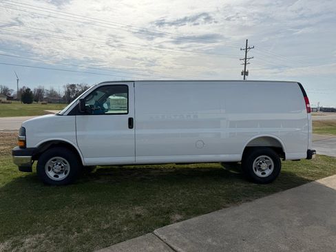 New 2026 Chevrolet Express 2500 Extended w/ Enhanced Convenience Package RWD image 4