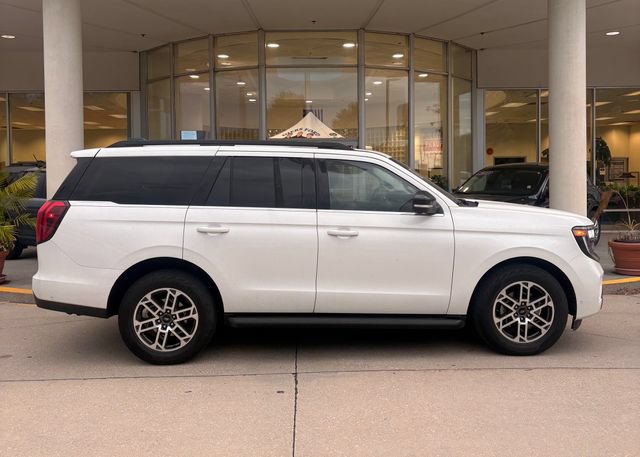 Certified 2025 Ford Expedition Active AWD/4WD image 1