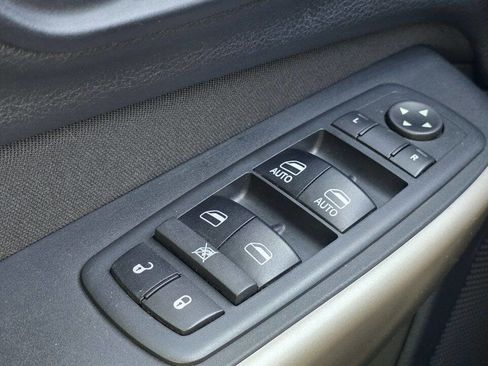 Used 2017 Jeep Cherokee Latitude w/ Cold Weather Group image 27