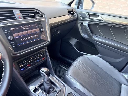 Used 2024 Volkswagen Tiguan SE AWD/4WD image 21