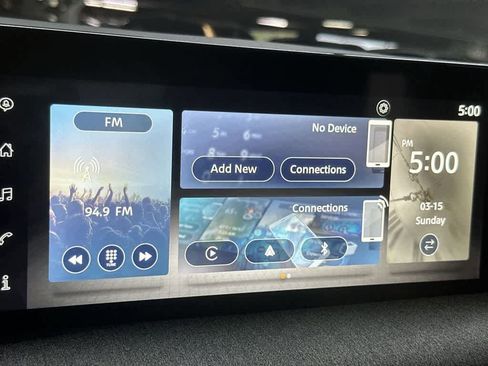 Used 2025 Nissan Kicks SV AWD/4WD image 18