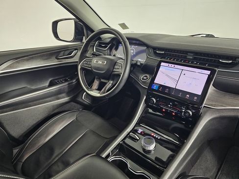Used 2022 Jeep Grand Cherokee Limited image 11