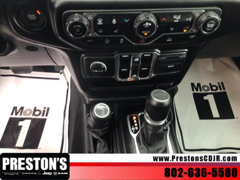 Used 2023 Jeep Gladiator Sport AWD/4WD image 18