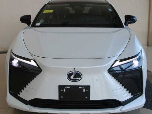 Used 2025 Lexus RZ 450e w/ Technology Package AWD/4WD image 2