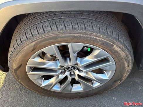 Used 2022 Toyota RAV4 Limited FWD image 8