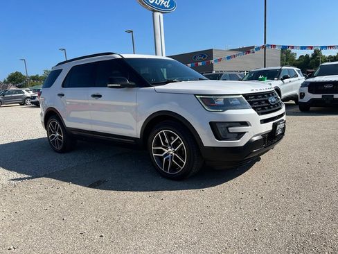 Used 2016 Ford Explorer Sport w/ Equipment Group 401A AWD/4WD image 2