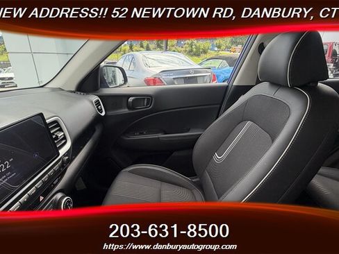 Used 2024 Hyundai Venue Limited FWD image 13
