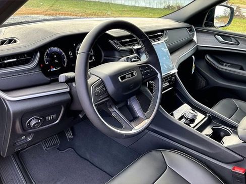 New 2025 Jeep Grand Cherokee Limited w/ Trailer Tow Package image 9