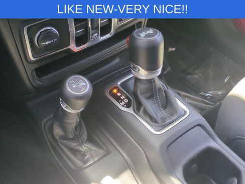 Used 2025 Jeep Wrangler Unlimited Sahara AWD/4WD image 24