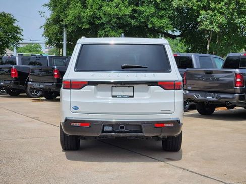 Certified 2024 Jeep Wagoneer L Series II RWD image 6