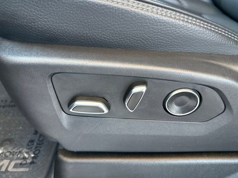 Certified 2025 GMC Yukon Denali RWD image 12
