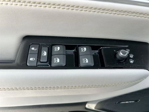 Used 2023 Jeep Wagoneer Series III w/ Preferred Equipment Group image 17