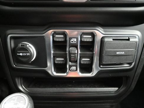 Used 2022 Jeep Wrangler Unlimited Sahara image 30