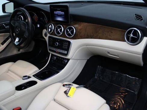 Used 2018 Mercedes-Benz GLA 250 4MATIC image 26