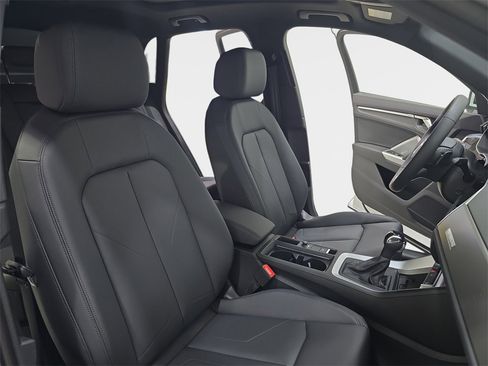 Used 2025 Audi Q3 2.0T Premium w/ Convenience Package image 10