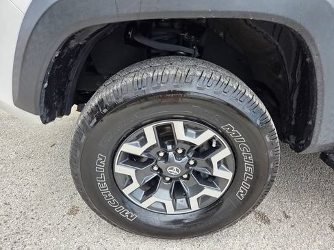 Used 2021 Toyota Tacoma TRD Off-Road AWD/4WD image 7